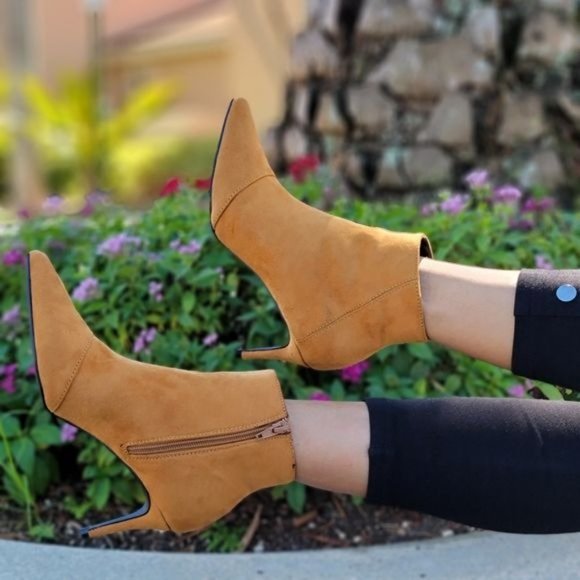 Women's Mocha Pointy Toe Ankle Boots - Picture 4 of 6